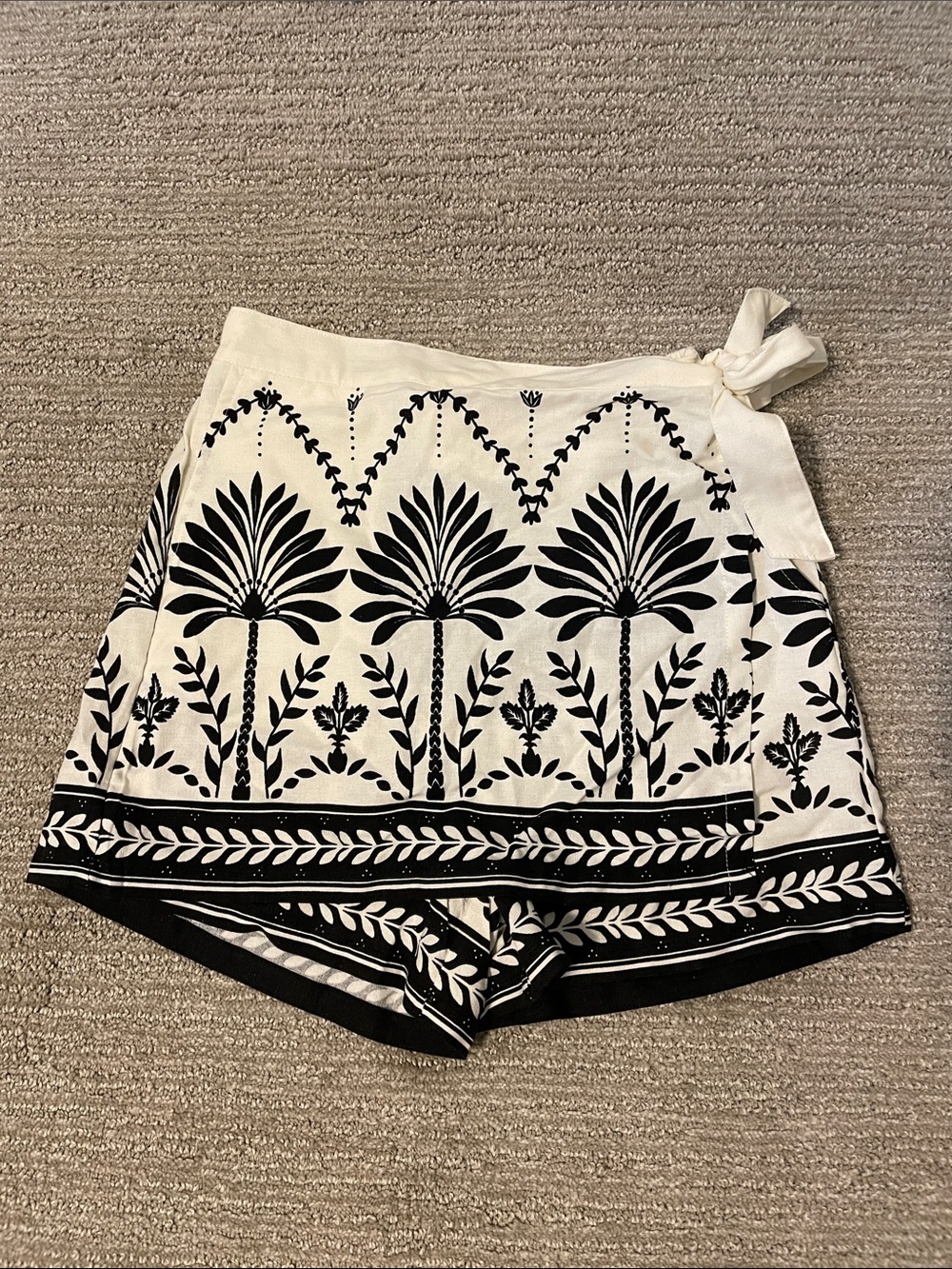 Ellen Tracy White Shorts with Black Botanical Print and Side Tie